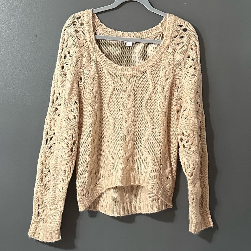 Size M, Merona Sweater, hi-lo hem